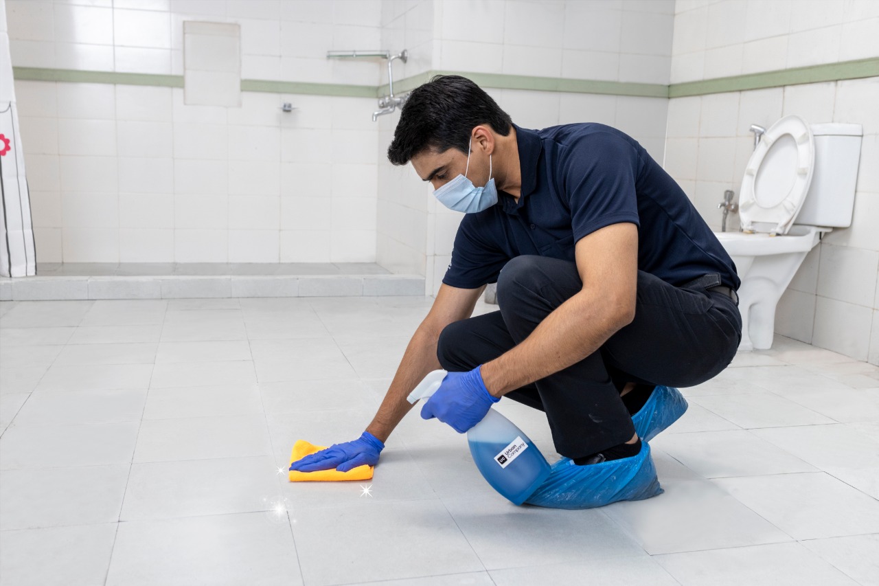 https://withoutspot.com/wp-content/uploads/2023/11/Bathroom-Deep-Cleaning-Services.jpeg